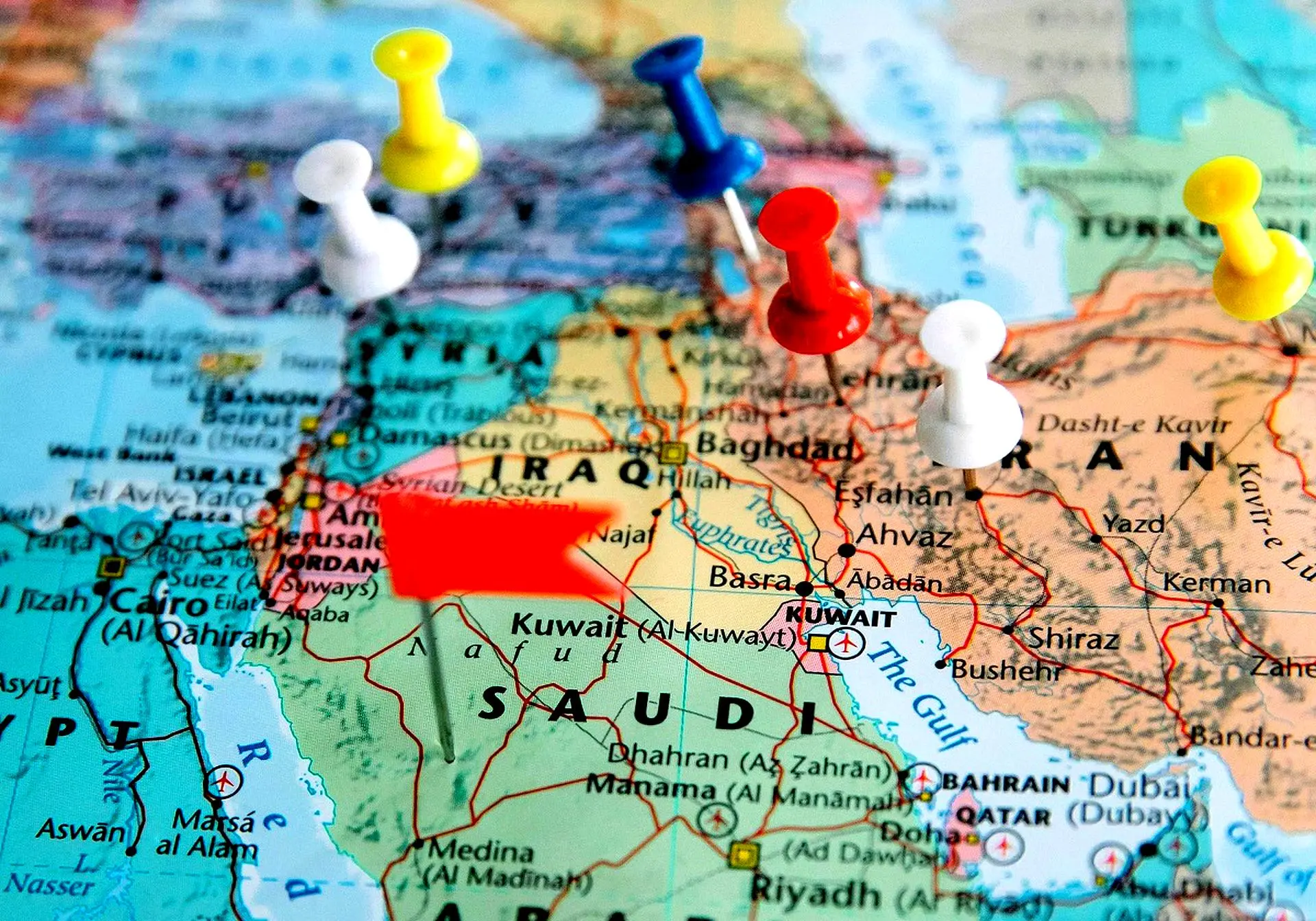 Explorer les Opportunités d'Investissement en Syrie Post-Sanctions: Un Équilibre entre Risques et Croissance
